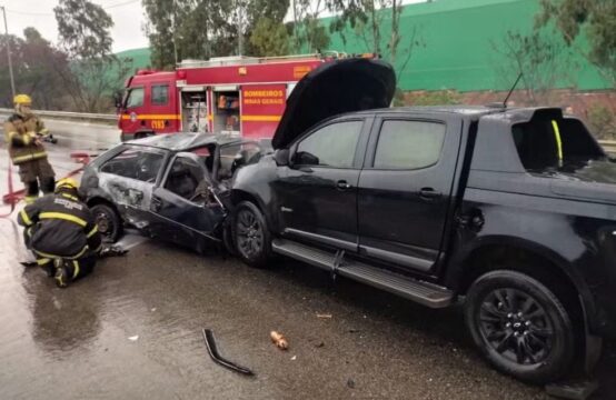 Colisão frontal na BR-040 deixa dois mortos e mobiliza resgate em Paracatu