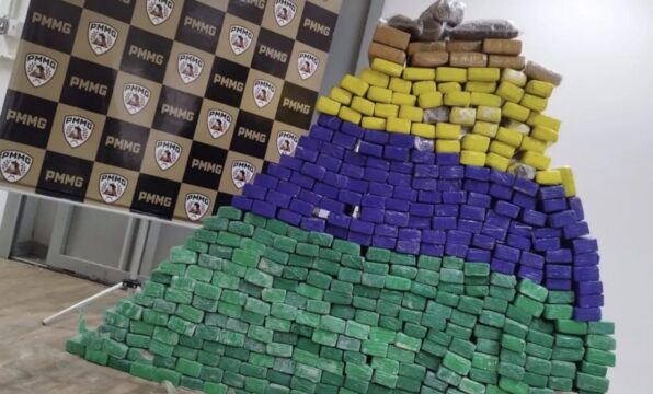 Polícia Militar apreende cerca de 400 quilos de maconha e prende dois homens em Uberlândia