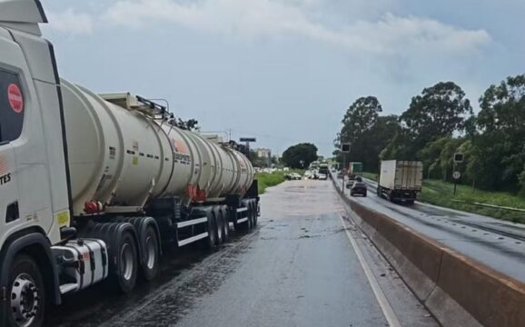 Chuva intensa associada a ciclone extratropical causa alagamentos e interdita BR-050 em Uberlândia