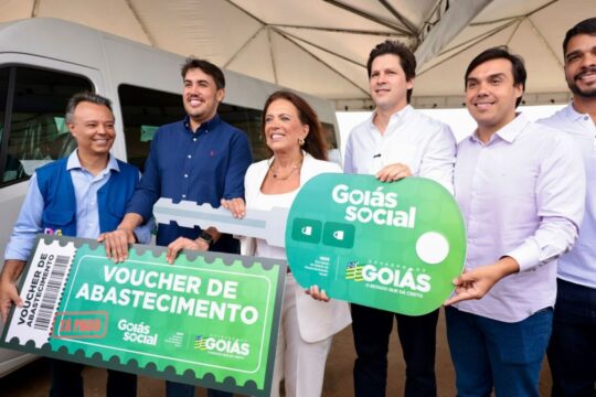 Gracinha e Daniel entregam 246 vans para a assistência social de todos os municípios goianos