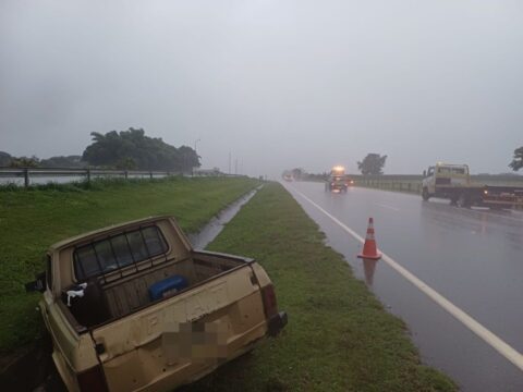 Polícia Rodoviária Federal registra sinistro na BR-050 e flagra condutor sem CNH após saída de pista