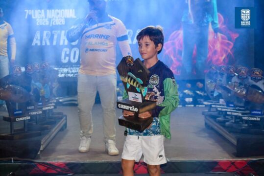 Menino de 8 anos, de Catalão, é campeão nacional na categoria mirim da maior liga de pesca esportiva em caiaque do Brasil