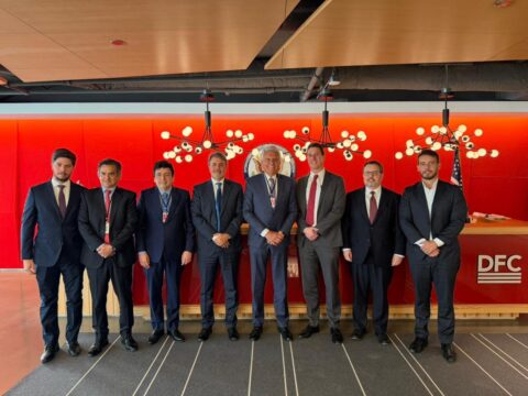 Caiado volta dos EUA com negociações para projetos em IA, data centers e minerais críticos