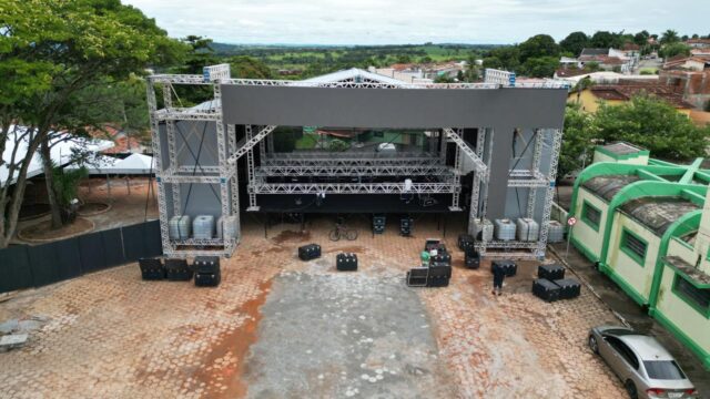 Maior Carnaval da região começa a ganhar forma em Goiandira com megaestrutura e Murilo Huff na programação