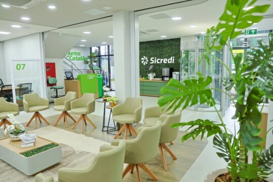 Sicredi inaugura novas instalações da agência de Catalão (GO) com agência  ampla e moderna