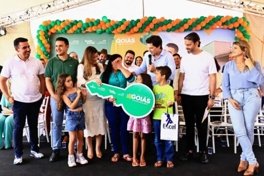 Daniel Vilela entrega 100 casas a custo zero em Cristianópolis