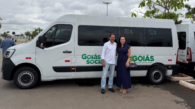 Van 0km é entregue à Prefeitura de Cumari para reforçar ações da assistência social
