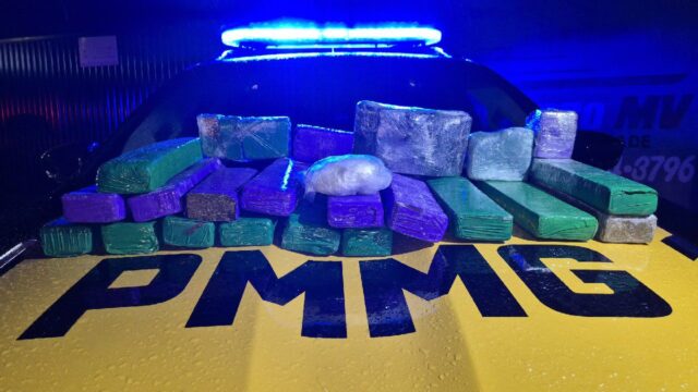 Casal é preso com 22 barras de maconha e 3 de cocaína na MG-190, em Monte Carmelo