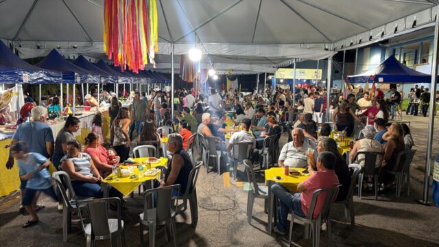 Alegria, música e cores: Feirinha em clima de Carnaval reúne famílias em Cumari
