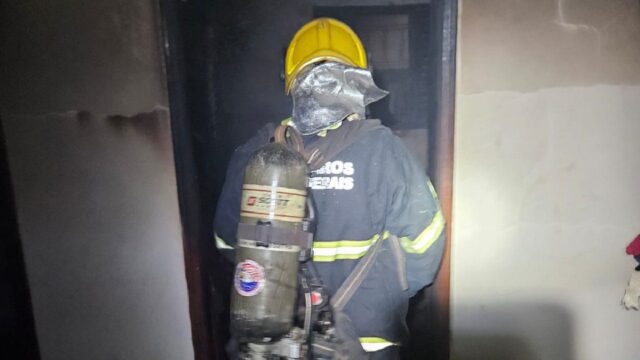 Incêndio atinge residência no Bairro Amorim, em Araguari, e mobiliza Bombeiros