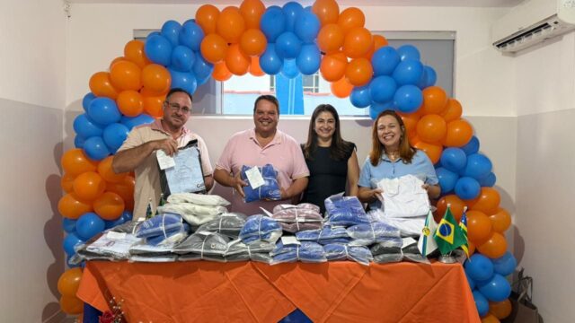 Prefeitura de Corumbaíba entrega novos uniformes a servidores do Hospital Municipal