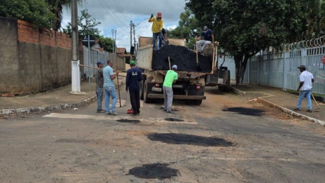 Prefeitura de Cumari inicia operação tapa-buracos após período de chuvas