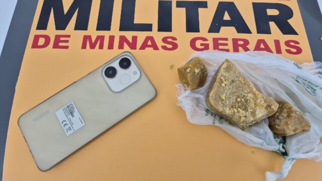 Passageiro é preso após lançar pedras de crack pela janela durante abordagem na MG-188, em Coromandel