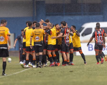 Abecat vence o Anápolis fora de casa e abre vantagem nos playoffs do Goianão