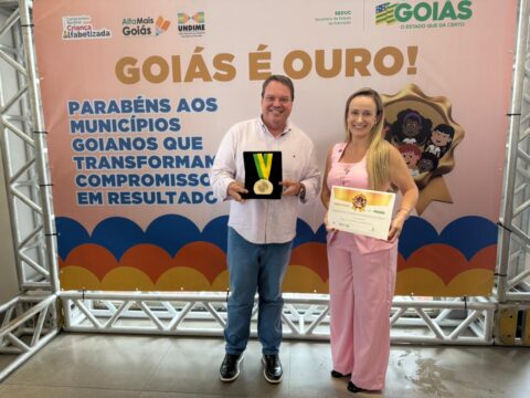 Corumbaíba recebe Selo Ouro do Compromisso Nacional Criança Alfabetizada na Seduc