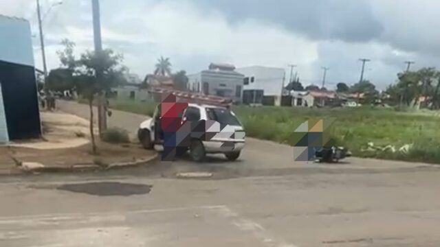 Colisão entre carro e moto é registrada em cruzamento no bairro Jardim Primavera, em Catalão