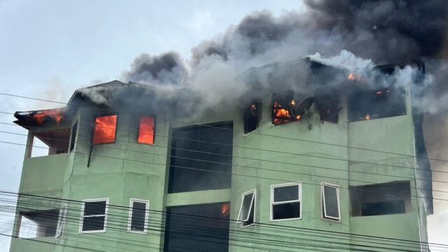 Bombeiros em Cristalina combateram incêndio em um Prédio em Cristalina