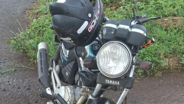 Motociclista fica ferido após colisão com carreta na LMG-749, em Uberlândia