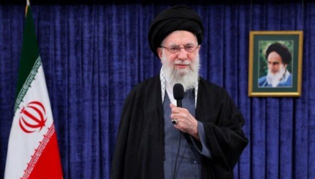 Ali Khamenei, líder supremo do Irã, é morto em ação dos EUA e Israel, diz Trump