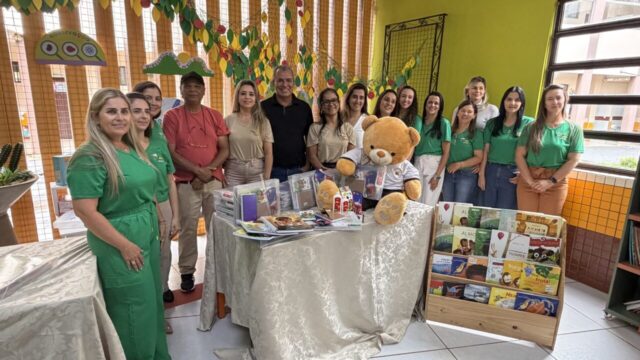 Prefeitura de Ouvidor entrega quase mil kits escolares a alunos da rede municipal