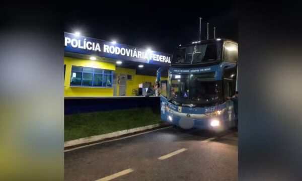 Passageiro é preso por suspeita de importunação sexual em ônibus na BR-050