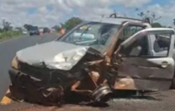 Motorista dorme ao volante, provoca acidente e interdita parcialmente rodovia MGC-452, em Uberlândia