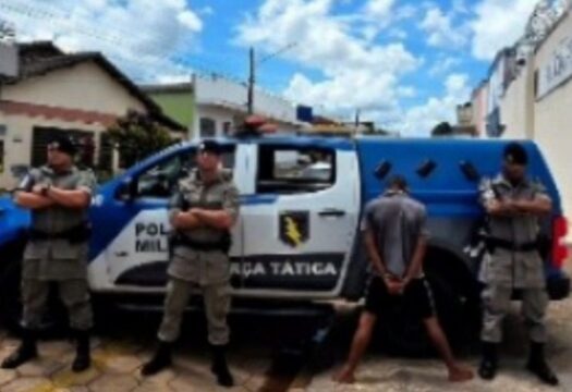 Força Tática prende suspeito de furtar veículo e apreende arma de fogo em Palmelo