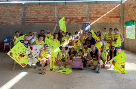 Bloco Os Pai da Pinga celebra 25 anos e conquista pentacampeonato no Carna Fest Folia 2026 em Urutaí