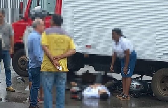 Acidente entre caminhão e motocicleta deixa ferido em cruzamento de Catalão