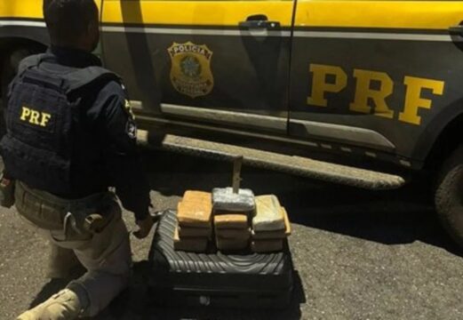 Jovem é presa com 10 tabletes de skunk em ônibus e droga teria como destino Uberlândia