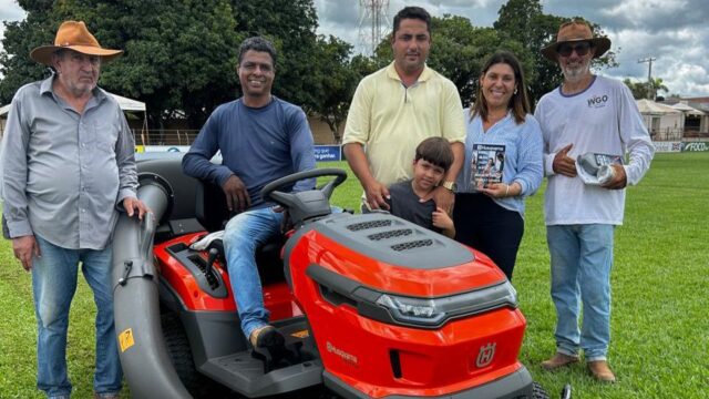 Prefeitura de Ouvidor adquire trator cortador de grama e reforça manutenção de áreas públicas