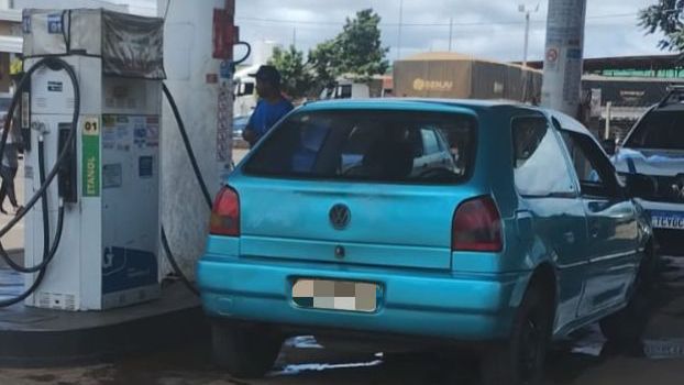 Jovem de 23 anos é preso com veículo furtado durante abastecimento em posto de combustível em Araguari