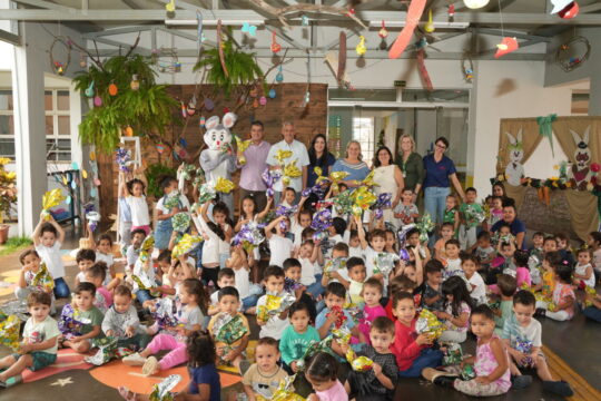 Prefeitura distribui 10 mil ovos de chocolate em toda a rede municipal de ensino