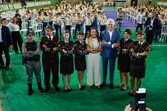Governo de Goiás anuncia investimento de R$ 75 milhões do Bolsa Uniforme para alunos de Colégios Militares