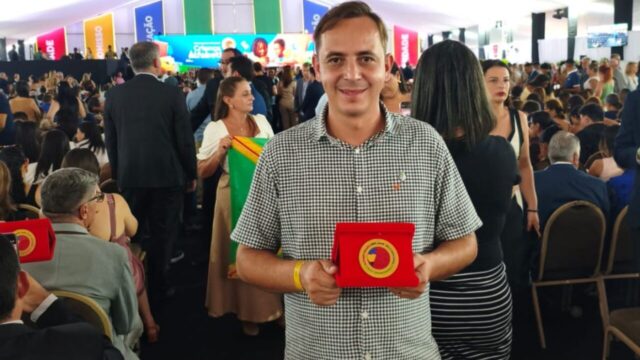 Davinópolis conquista Selo Ouro de alfabetização em cerimônia realizada em Brasília