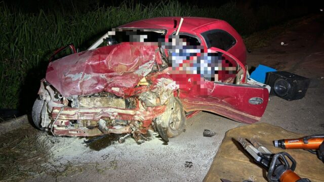 Colisão frontal entre dois carros deixa quatro mortos e dois feridos na BR-365, próximo a Coromandel