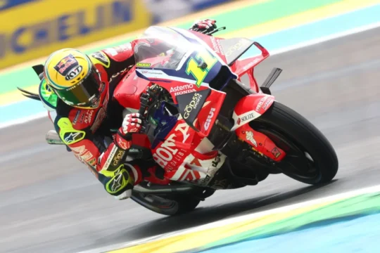 Zarco lidera treino da MotoGP em Goiânia, Márquez é 2º e chuva trava tempos no GP do Brasil; brasileiro Diogo Moreira fecha em 15º