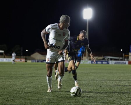 ABECAT Ouvidorense vence Jataiense por 2 a 1 de virada e larga na frente na final do playoff do 5º lugar do Goianão 2026
