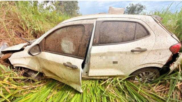 Veículo capota após pneu estourar na GO-330, entre Catalão e Ipameri