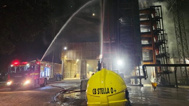 Incêndio atinge secadora de grãos em indústria às margens da MG-029, em Araguari