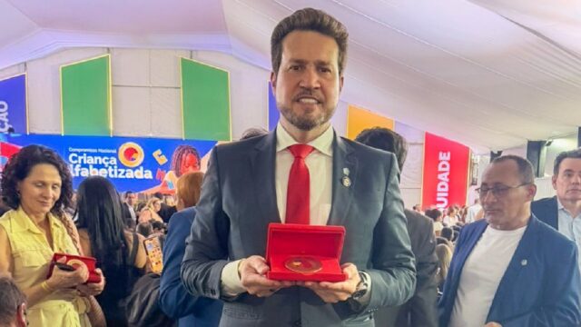 Ouvidor conquista Selo Ouro em premiação nacional do MEC e atinge nota máxima em alfabetização