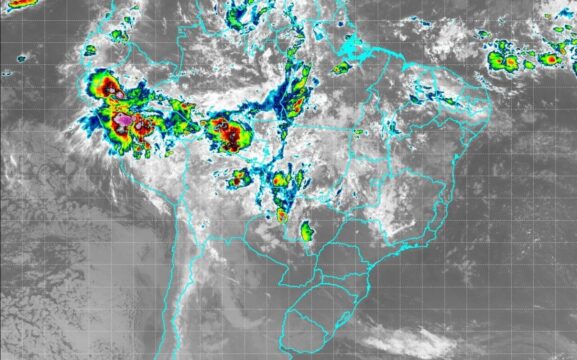 Chuvas volumosas atingem Goiás nesta quinta-feira (26) e acendem alerta para alagamentos