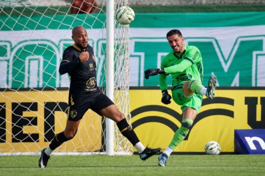 “Eu nunca peguei um CRAC da maneira que está esse ano”: Goleiro Cleriston desabafa após eliminação do CRAC no Goianão 2026 e pede mudanças para a disputa da Série D
