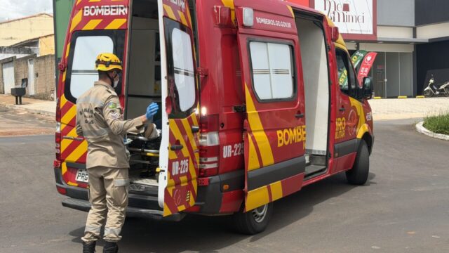 Motociclista fica ferido após colisão com carro na avenida José Marcelino, em Catalão