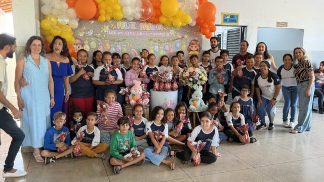 Prefeitura de Cumari distribui ovos de Páscoa para alunos da rede municipal