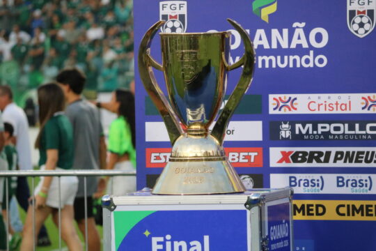 FGF vai trocar troféu do Goianão 2026 após taça entregue ao Goiás ser danificada ao cair de drone antes da final