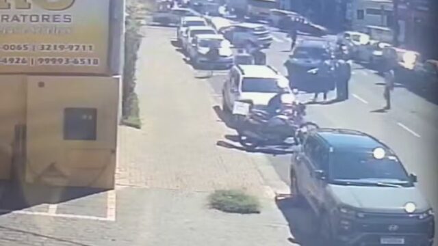 Criminoso furta motocicleta durante confusão após acidente em avenida de Uberlândia