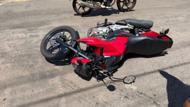 Mototaxista e passageira ficam feridos em acidente no Setor Universitário, em Catalão
