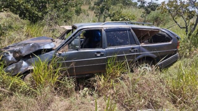 Motorista de 29 anos fica ferido após capotamento na GO-210, em Davinópolis