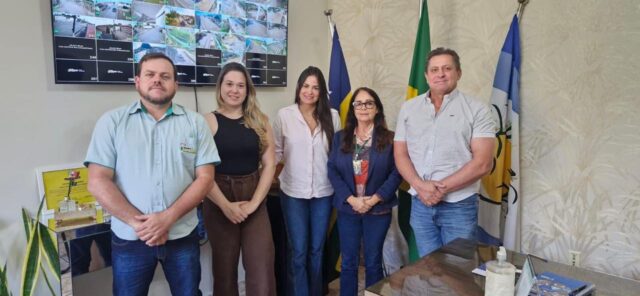 Prefeito Júnior Pimenta recebe representante do Governo de Goiás para discutir implantação do Circuito da Moda em Nova Aurora